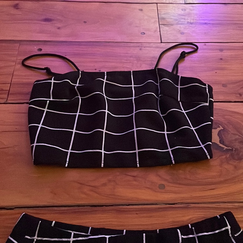 2 piece co-ord,black and white,straps on top are adjustable,size:xs,US(2) EU(34)
